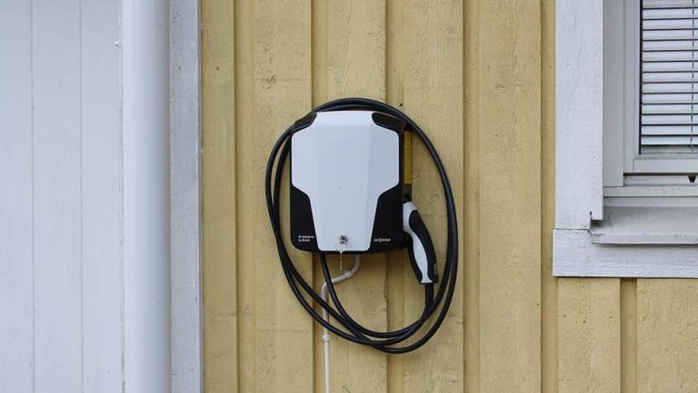 Käyttövesivaraajan vaihto ja sähköliitäntä Haukiputaalla